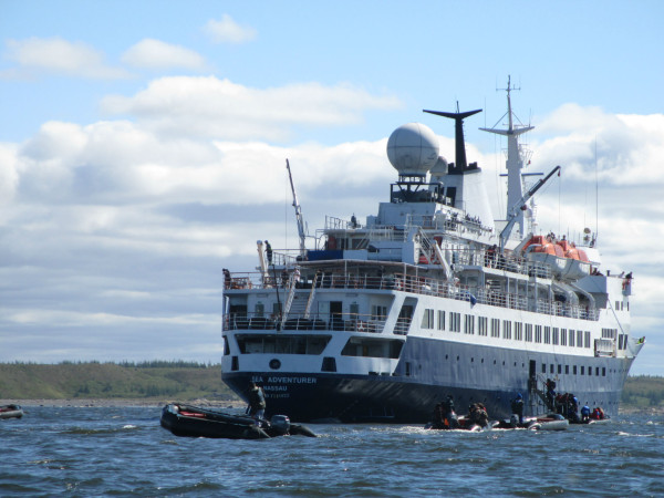 Boarding the Sea Adventurer ©  Sue Novotny  / WWF