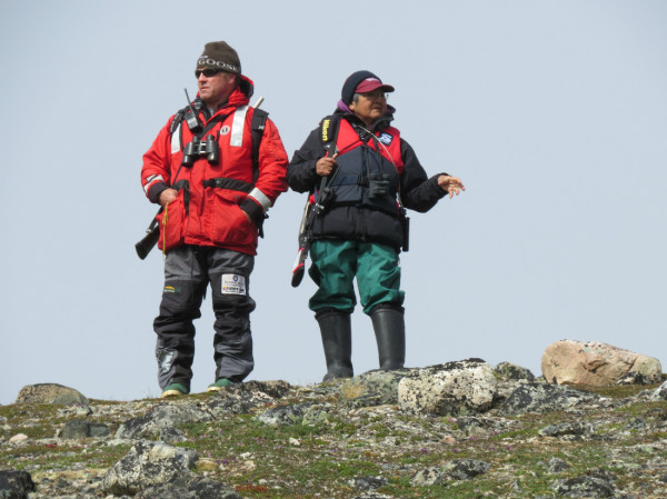 Bear guards Geoff and Maria ©  Sue Novotny  / WWF