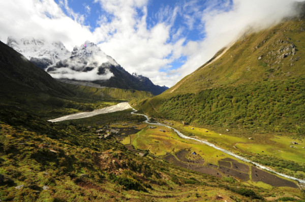 A sweeping view of Kangchenjunga Conservation Area, far eastern Nepal. © Susheel Shrestha/WWF Nepal 