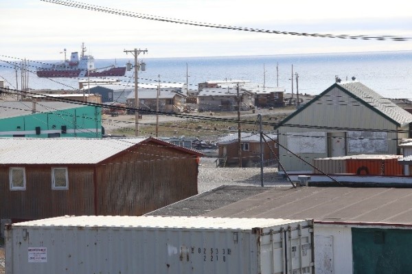 Community of Ulukhaktok, NT on the western edge of Victoria Island. The ice breaker CCGS Louis St. Laurent sits in the harbour. © Dan Slavik / WWF-Canada 