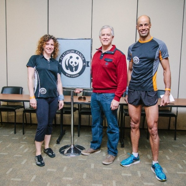 CSL’s Active April month winners with CEO Allister Paterson at the 2015 CN Tower Climb. © WWF-Canada