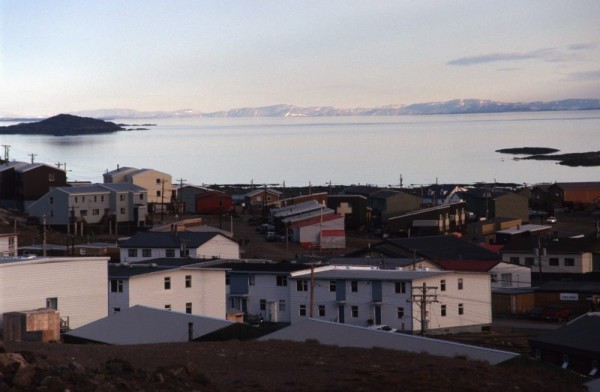 Community of Iqaluit on Frobisher Bay, Baffin Island, Nunavut, Canada. © Peter Ewins / WWF-Canada