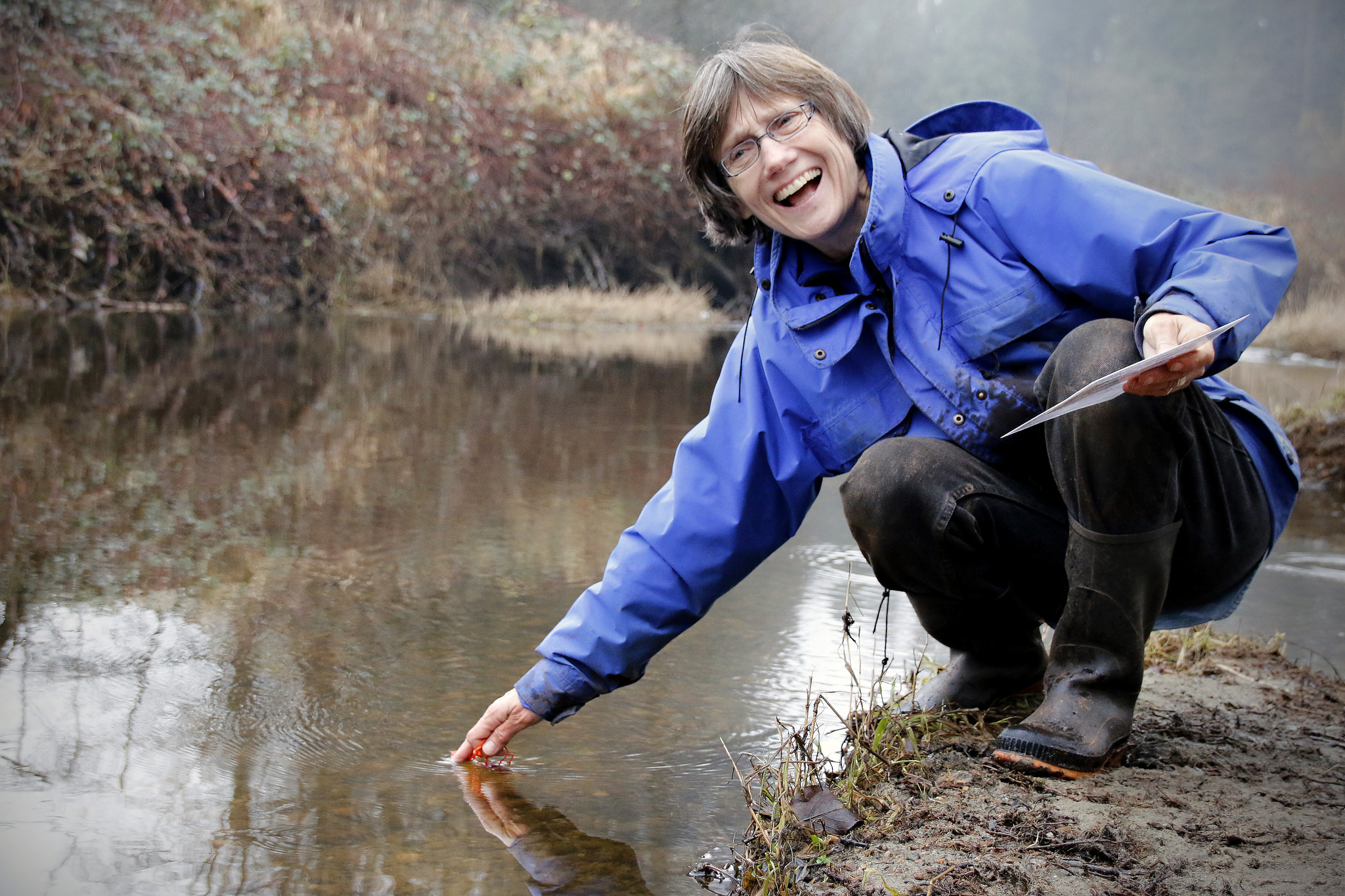 Volunteer working on Evergreen’s 2014 LWF Project Uncover Your Creeks © Anice Wong