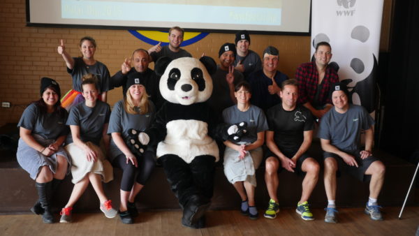Linda Sampson, Hewlett Packard Enterprise Canada CFO and her brave team of polar dippers. © Hewlett Packard Enterprise Canada