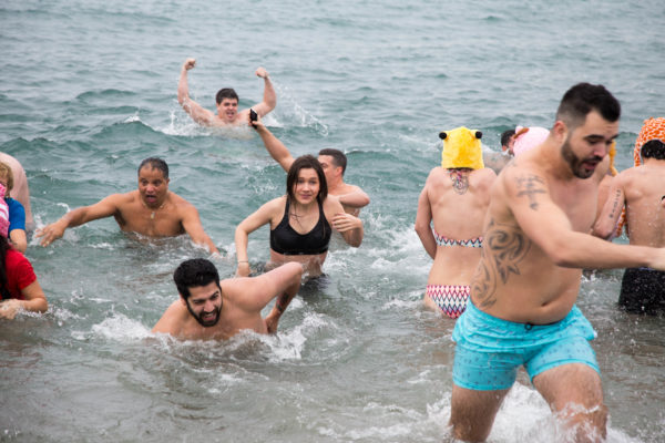 Tyler flexes his polar dip muscles (c) James Carpenter/WWF-Canada