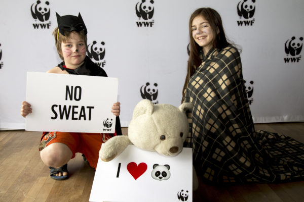 Jarvis Carrol and Ella Paul-Chowdhury hanging out pre-dip © James Carpenter/ WWF-Canada 