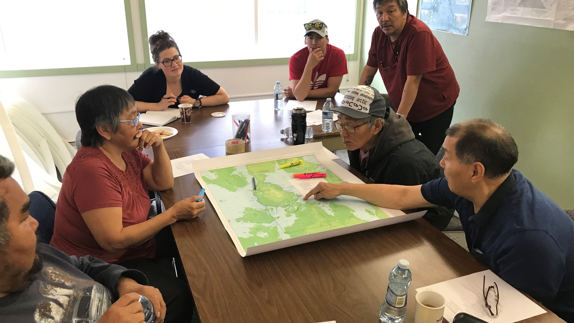 Spence Bay HTA and WWF-Canada meeting in Taloyoak to plan future work on Aviqtuuq IPCA